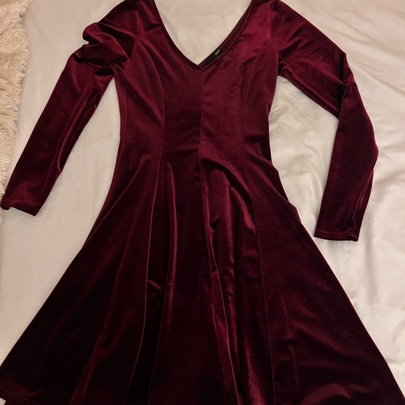 Aqua Velvet Dress in Burgundy - Picture 3 of 4